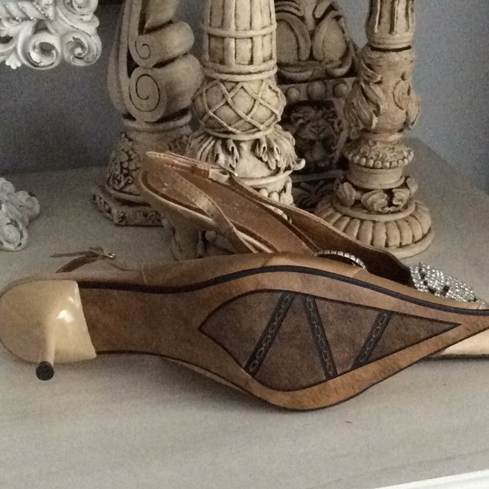 Shoes - Picture 2 of 3